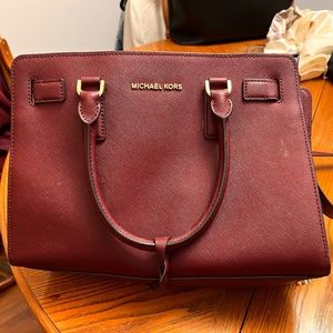 Micheal Kors Messenger Bag